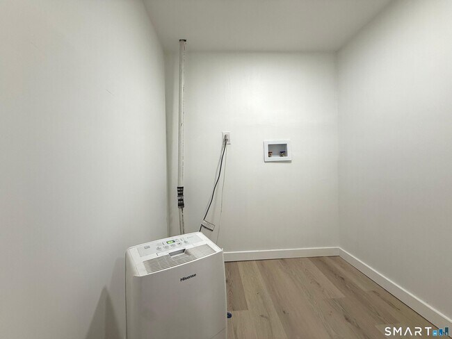 Building Photo - 275 Dayton Rd