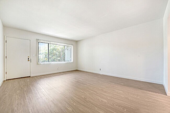 Building Photo - 10900 Santa Monica Blvd