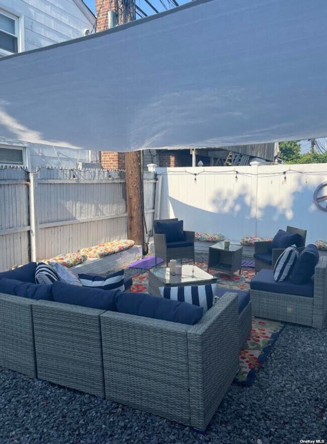 Building Photo - 623 E Park Ave