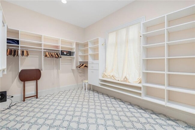 Building Photo - 524 Tillinghast Rd