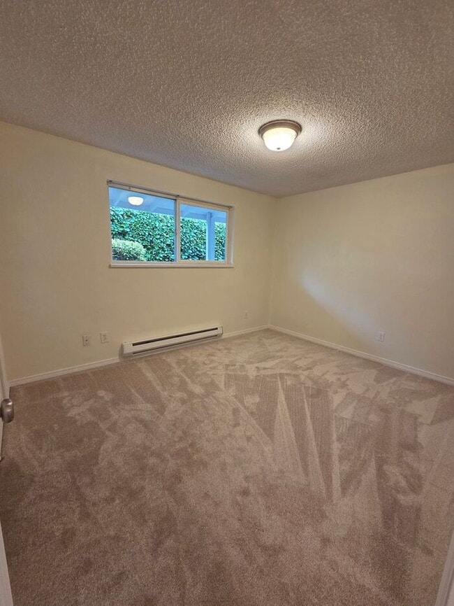 Building Photo - Exceptional North End 2 Bedroom Duplex!