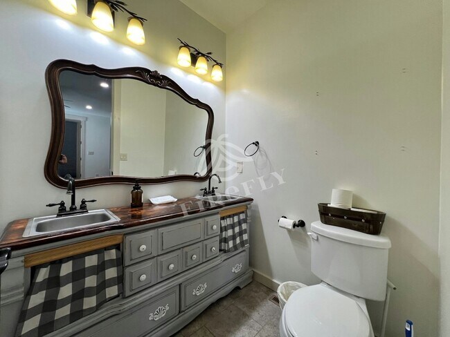 Building Photo - 3425 Ponderosa Lp