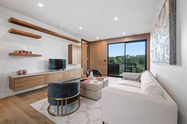 Building Photo - 3500 Cactus Wren Way