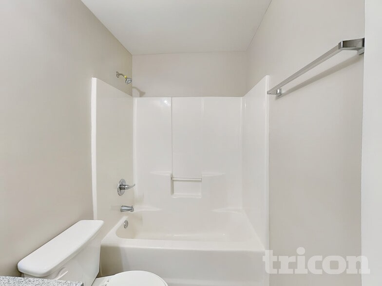 Building Photo - 17 Carriage Hls Dr SE