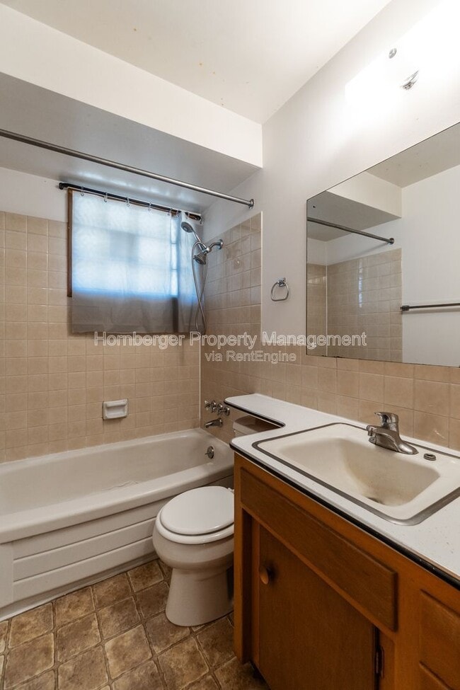 Building Photo - 807 W Alice Ave