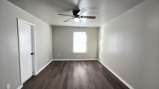 Building Photo - Welcome to this newly remodeled gem located in the heart of Tulsa!