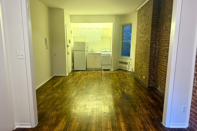 Building Photo - 2274 Broadway