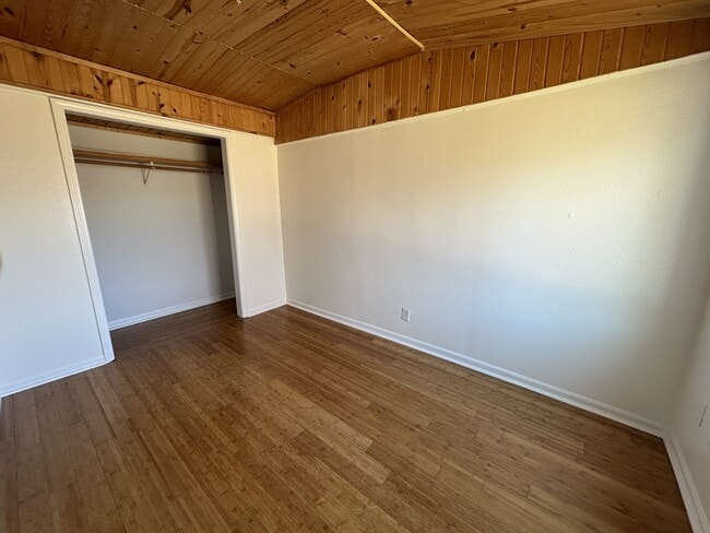 Building Photo - 1102 Sandy Hollow Rd