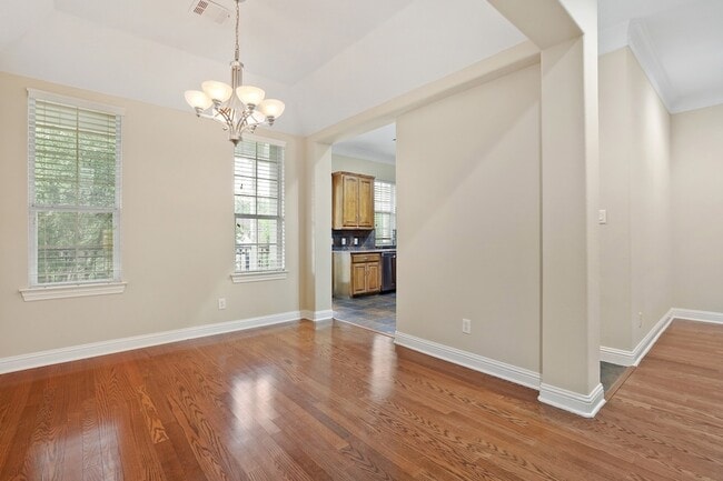 Building Photo - 5812 La Vista Dr