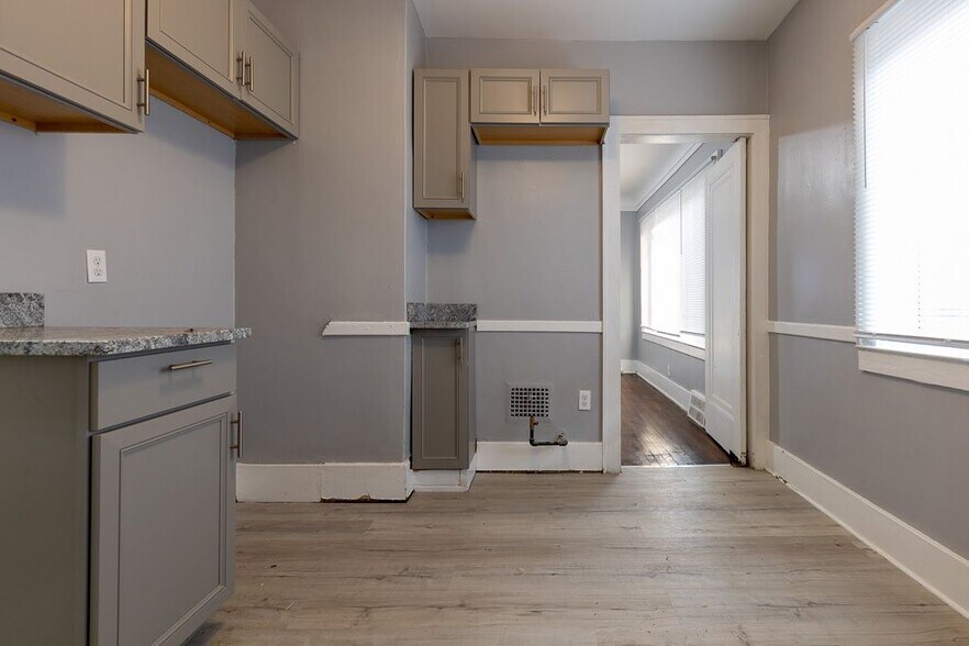 Building Photo - 15051 Wildemere St