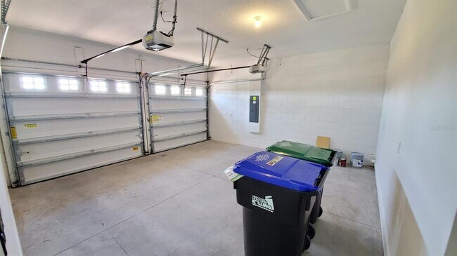 Building Photo - 9918 Summerlake Groves St