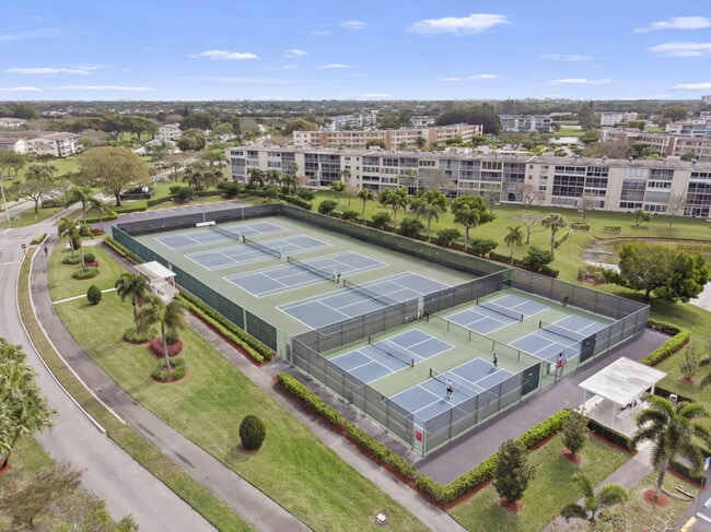 Building Photo - 124 Preston Way