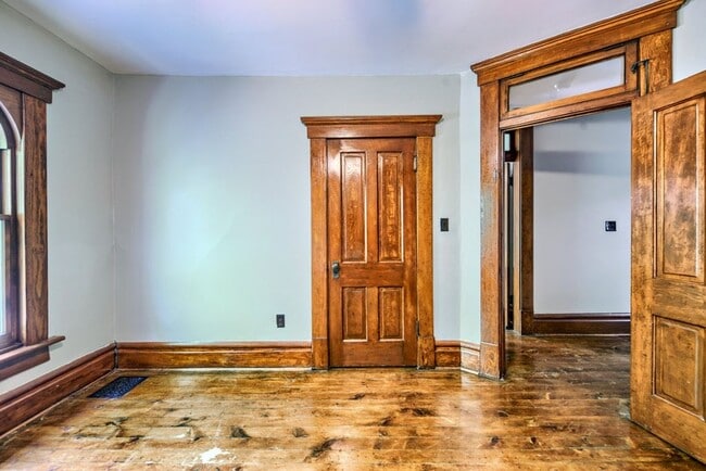Building Photo - Short North / Victorian Village Stunning Single Family House!