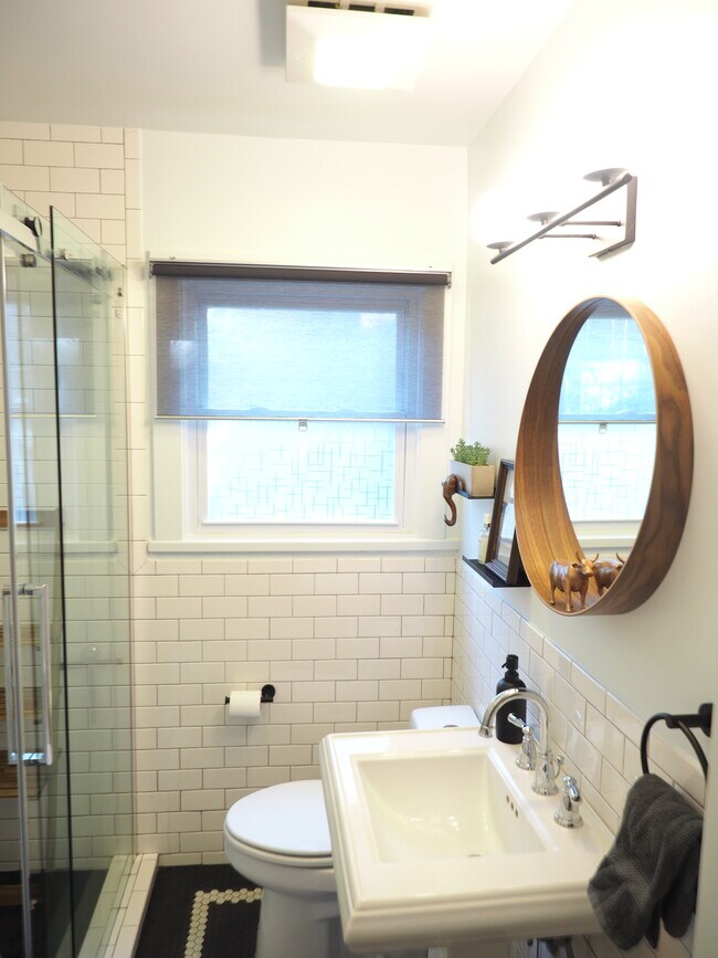 Bathroom - 1402 Eva St