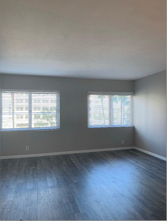 Building Photo - 525 E Seaside Way