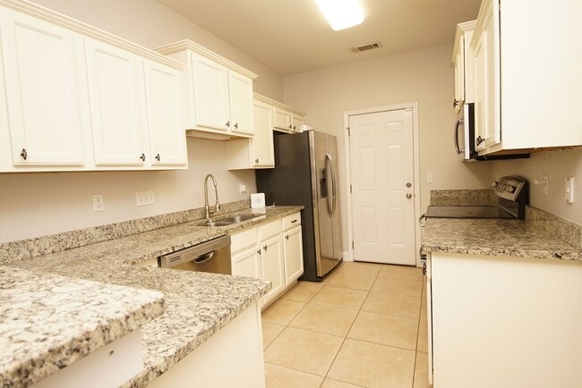 Building Photo - Central Niceville Location