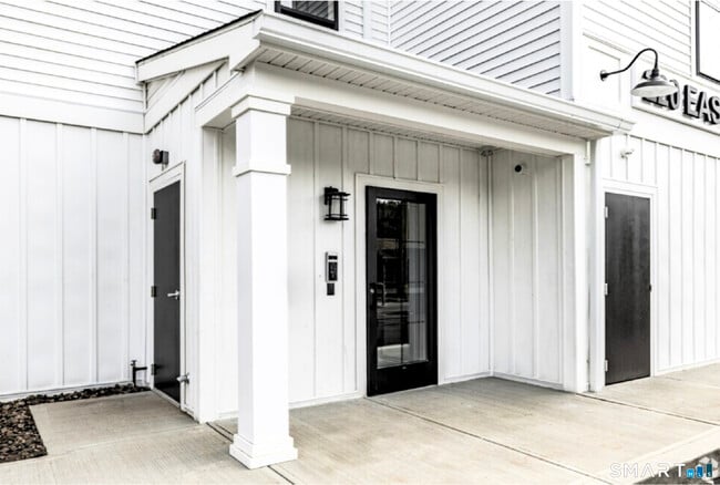 Building Photo - 220 E Rd