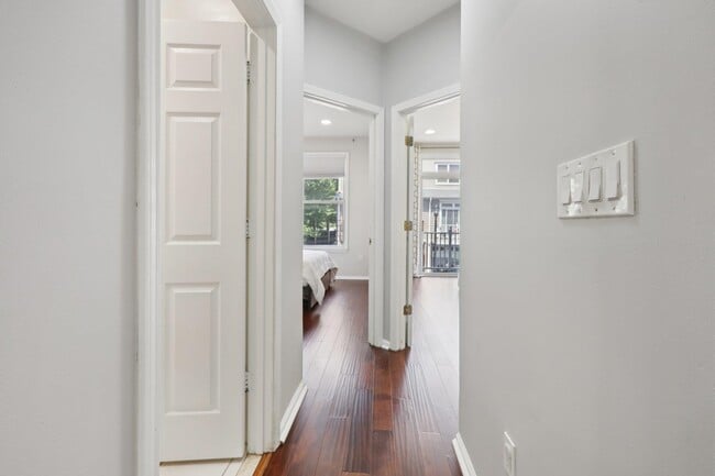 Building Photo - 351 Oswego Ct