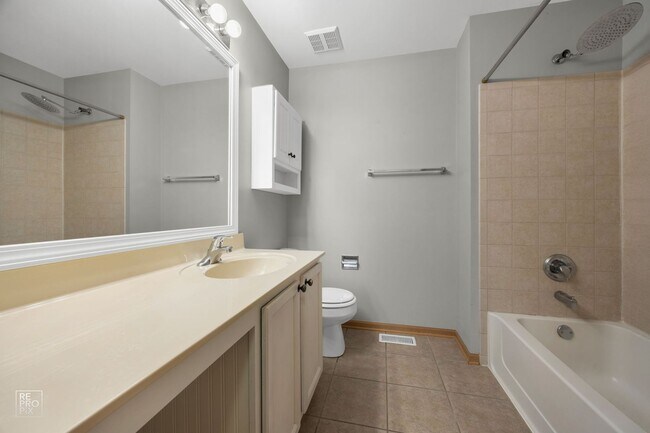 Building Photo - North Naperville Two Bedroom
