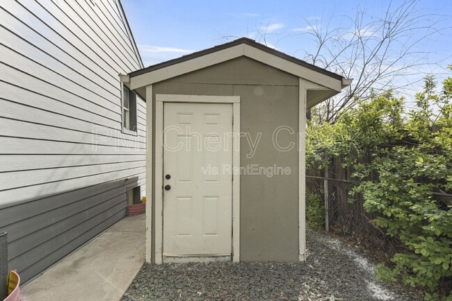 Building Photo - 156 S Newton St