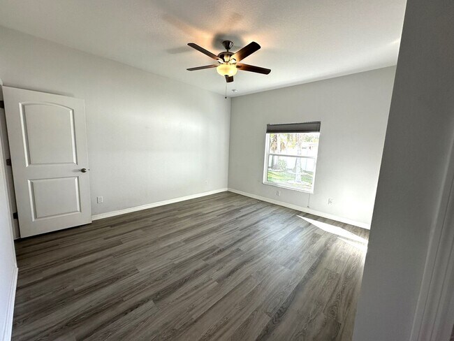 Building Photo - Newer Single Family Home 3-2-2 Seminole