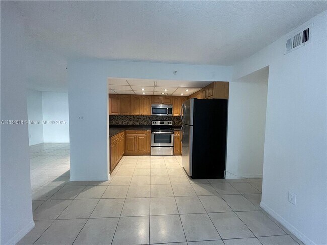 Building Photo - 10641 SW 108th Ave