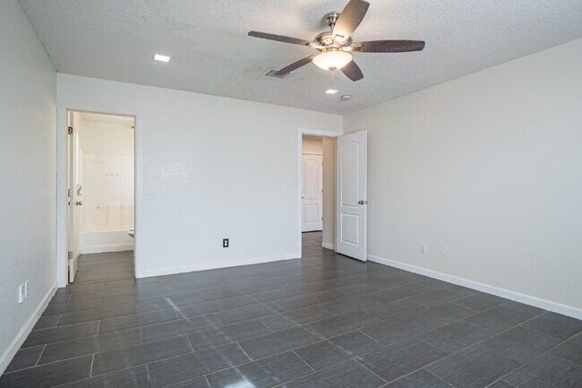Building Photo - 7041 Falling Leaf Cir
