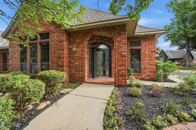 Building Photo - Beautiful & Newly Renovated 3 Bed & 2 Bath House in Heritage Hills with Private Pool
