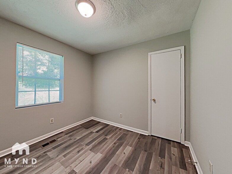 Building Photo - 612 15th Ct NW