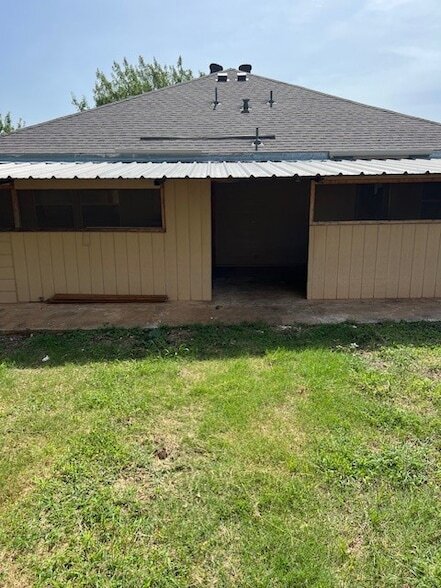 Building Photo - 8112 Autumn Creek Trail