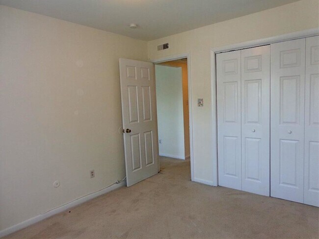 Building Photo - Ocean View