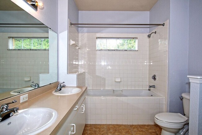 Building Photo - 2 bedroom/2 bath, 1st floor unit with a 1-car garage!