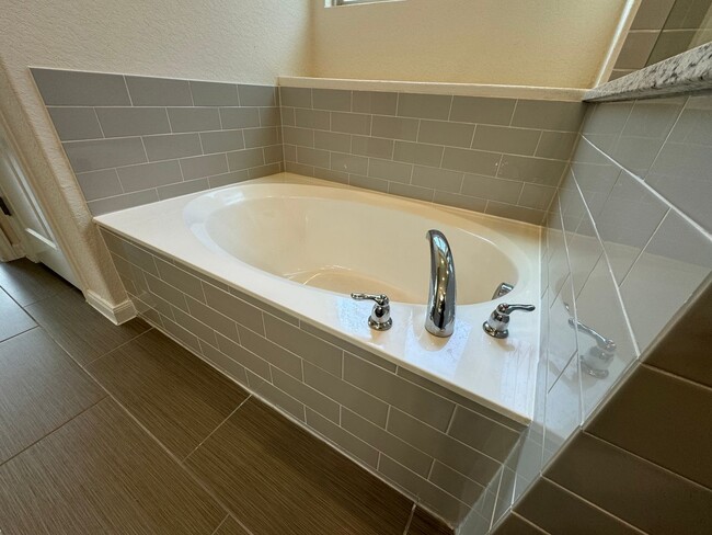 Building Photo - Stunning Rental Home in Gated Wortham Oaks...