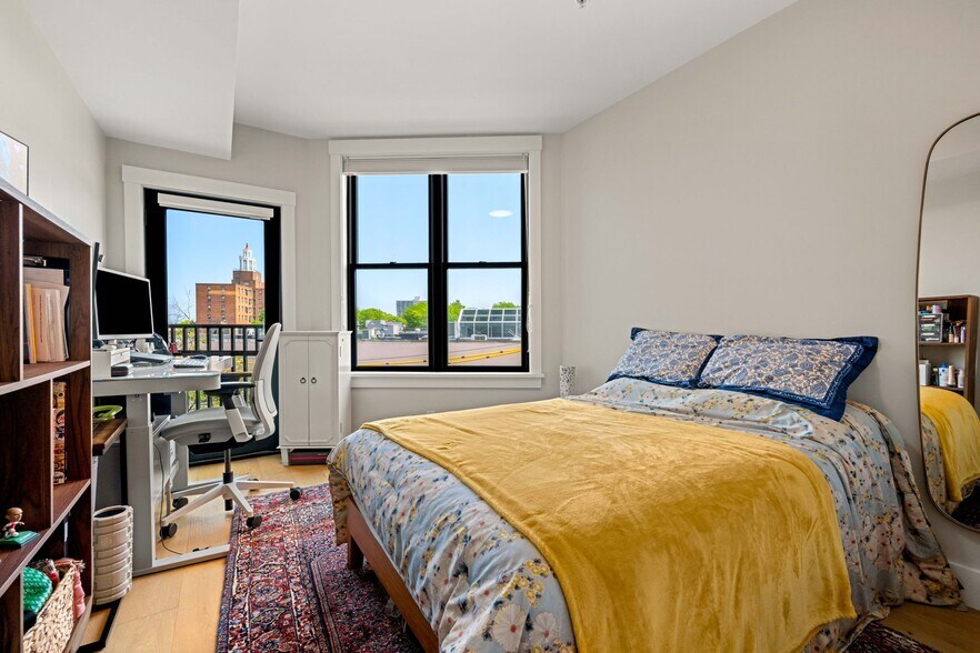 Building Photo - 305 Webster Ave