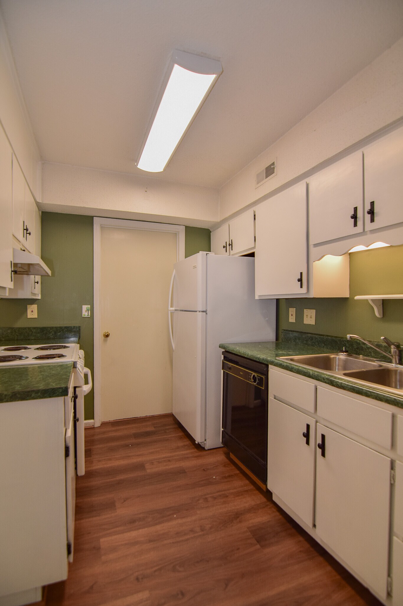 Building Photo - 105 Sandlewood Dr