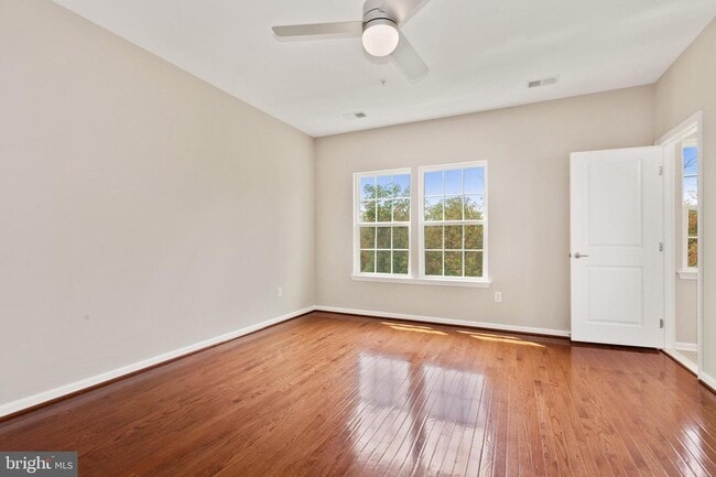 Building Photo - 9418 Paragon Ct