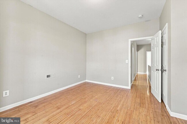 Building Photo - 1551 N Allison St
