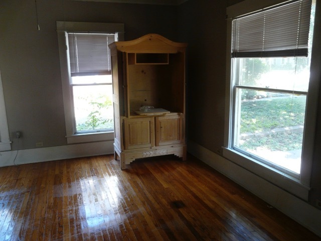 Bedroom - 615 W Oak St