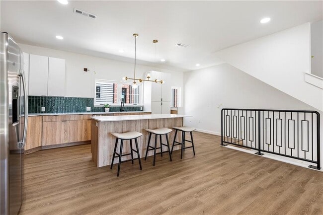 Building Photo - 929 SE 10th St