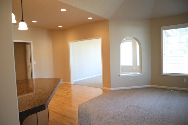 Building Photo - 902 NW 96th Cir