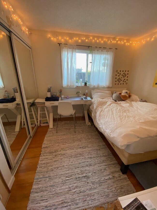 Building Photo - 5919 Royal Ann Dr