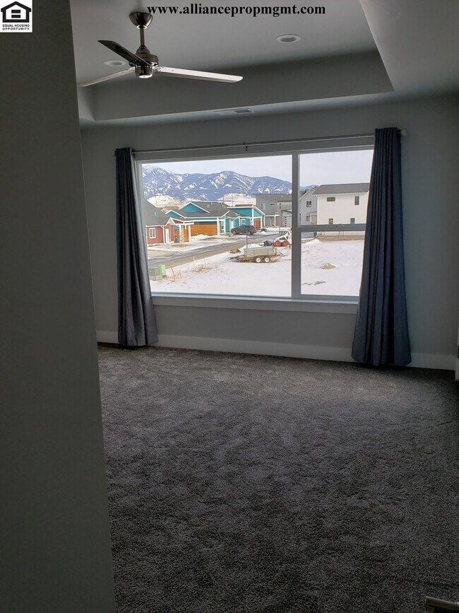 Building Photo - Beautiful Large 4bd/2.5ba 2332sqft home in The Lakes Subdivision