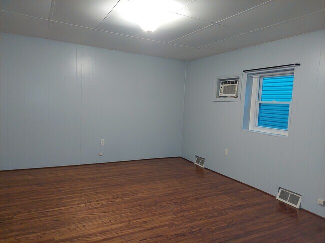 Building Photo - 11 N Wade Ave