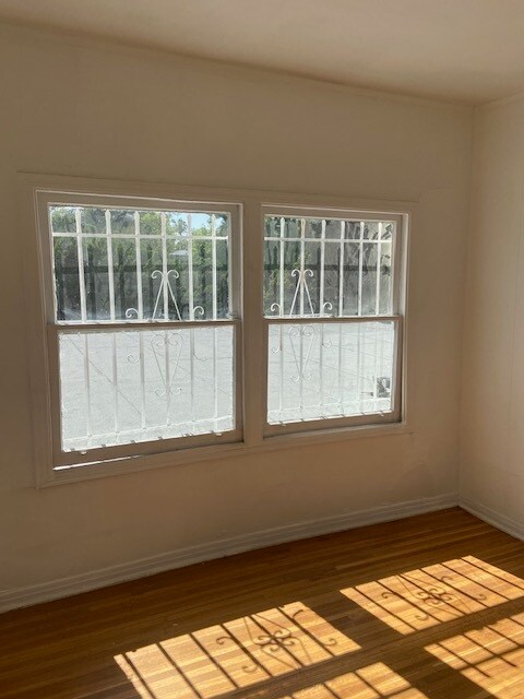 Building Photo - 800 N Mansfield Ave