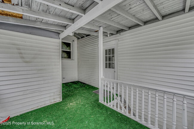 Building Photo - 301 N Bromley Ave
