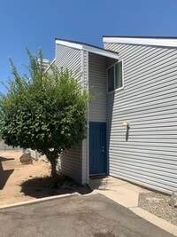 Building Photo - Lovey Townhome In Clovis!
