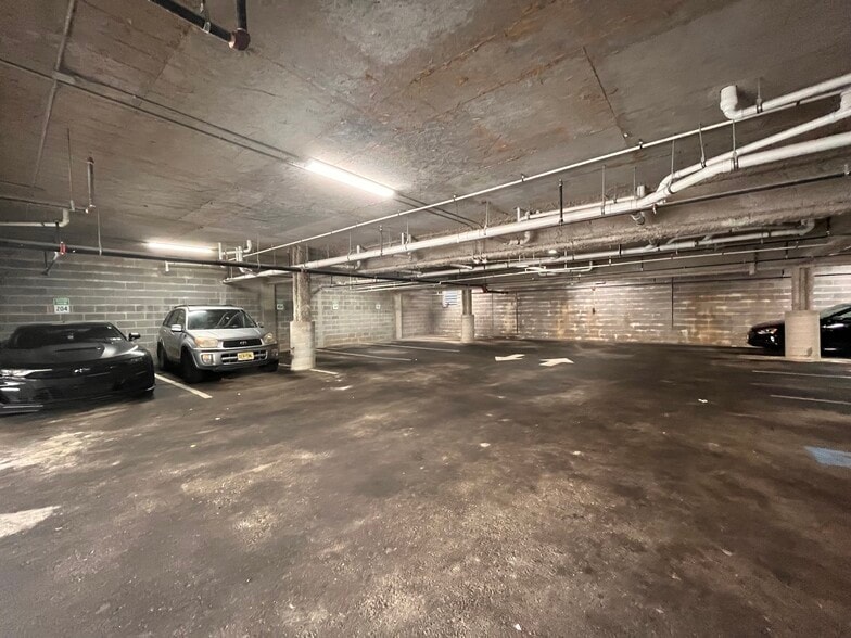 Building Photo - 99 Sackett St