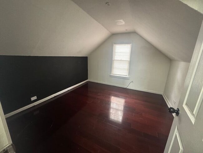 Building Photo - Charming 4bed/2Bath