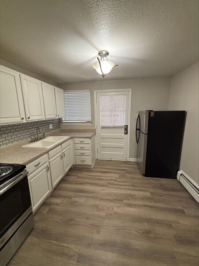 Building Photo - THE ELMS APARTMENTS