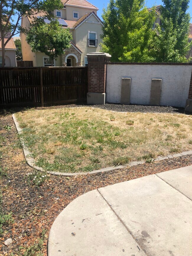 Building Photo - 10640 Siskiyou Ln